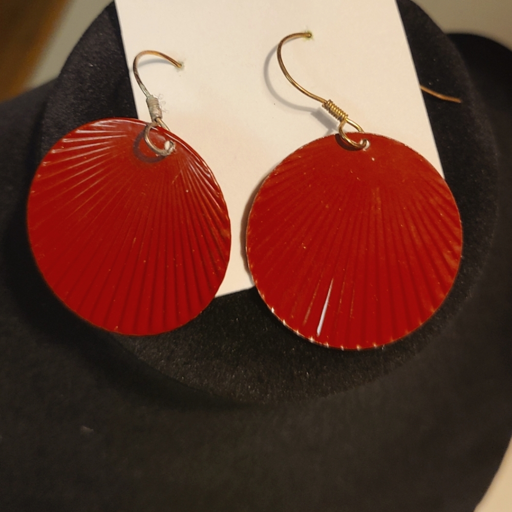 Vintage Round Shelled Red Earrings